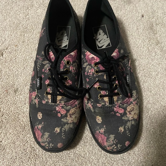 Vans - Picture 1 of 4